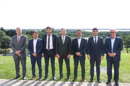 Reunión de gobernadores en una reunión del CFI en Paraná.