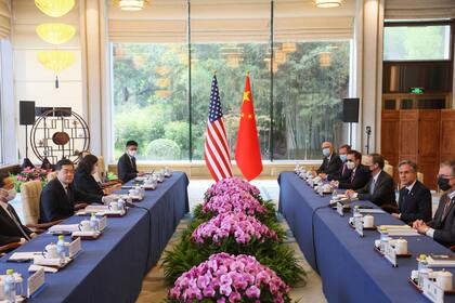 Reunión de la delegación estadounidense y la china en la villa de Diaoyutai en Pekín. (Photo by LEAH MILLIS / POOL / AFP)
