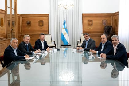 Reunión de los Gobernadores Alfredo Cornejo, Rogelio Frigerio y Leandro Zdero con Guillermo Francos, Luis Caputo y Lisandro Catalán
