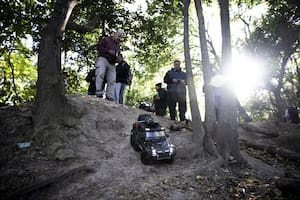 Potentes 4 x 4 a escala en la costa de Vicente López
