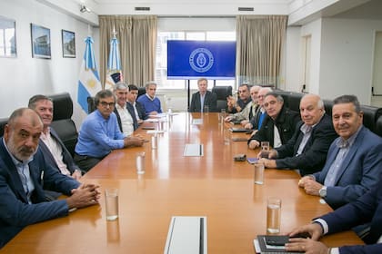 Reunión de representantes de las cámaras de transporte automotor de pasajeros con la Secretaría de Transporte de la Nación a mediados de abril