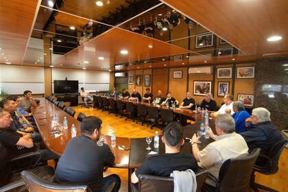 Reunión de sindicalistas en el que se ratificó el paro de transporte