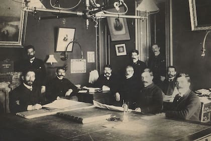 Reunión de tapa en LA NACION, en el siglo XIX