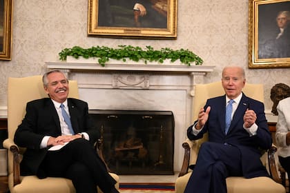 Reunión del presidente Joe Biden con Alberto Fernández, en la Oficina Oval de la Casa Blanca en Washington, el miércoles 29 de marzo de 2023