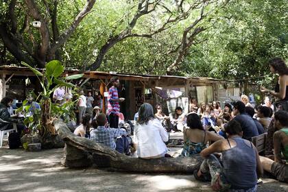 Reunin durante el seminario de cultivo biointensivo, dictado por el mexicano Juan Manul Valdz.