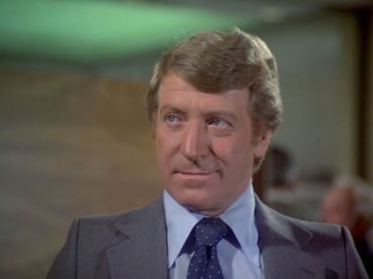 Revill tuvo una prolífica carrera en teatro, cine y televisión, con más de 200 roles entre 1955 y 2016 (vía IMBD)