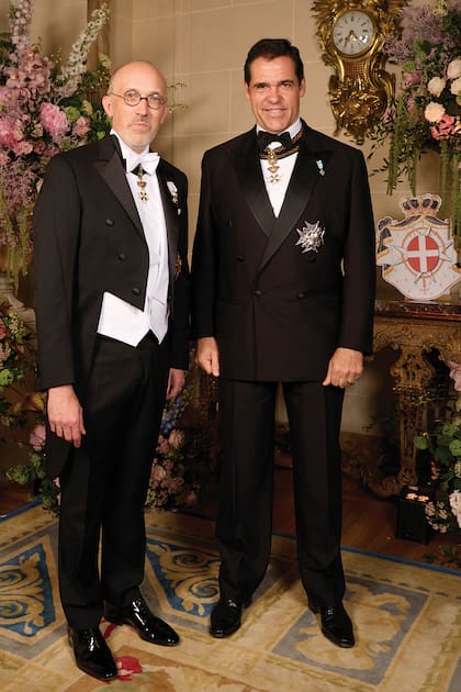 Su Excelencia, el barón Olivier de La Chapelle, presidente de la Asociación Francesa de los miembros de la Orden soberana de Malta, y Luis Alfonso de Borbón, duque de Anjou