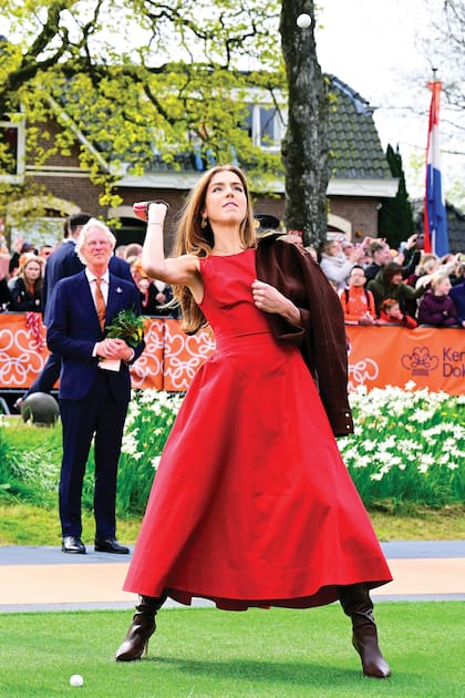 Alexia, cada día más parecida a su madre, participó de varios de los deportes típicos de la región y se lució en kaatsen