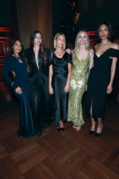 Antonela Roccuzzo, Kelly Piquet (la modelo y novia del
piloto de Fórmula 1 Max Verstappen), Olympia de Grecia,
la socialité y empresaria, Lauren Santo Domingo y la
diseñadora de modas, Tylynn Nguyen