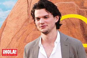 Es el hijo de una estrella del cine, estudió Psicología, pero se dedica a la actuación con éxito