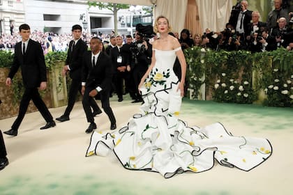 Mayo de 2024. Su última aparición en la gala del MET fue impactante. Para la ocasión, Gigi –que tiene casi 77 millones de seguidores en Instagram– llevó un vestido de Thom Browne, que fue confeccionado a mano por setenta personas y demandó un trabajo de 13.500 horas.