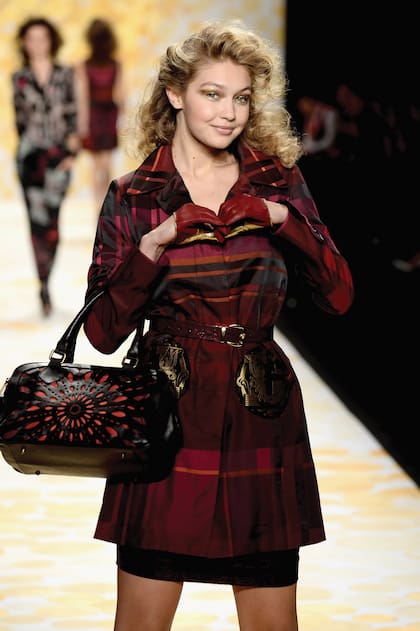 Su debut oficial como modelo fue en febrero de 2014 para la firma española Desigual durante la Semana de la Moda de Nueva York.