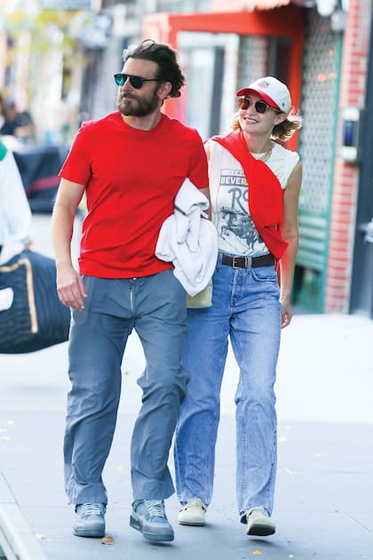 Con su actual novio, Bradley Cooper.