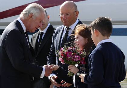 Carlos III en el aeropuerto de Belfast