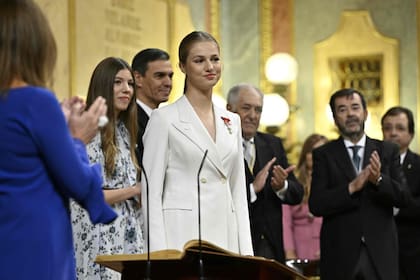 Leonor asiste a una ceremonia para jurar lealtad a la Constitución