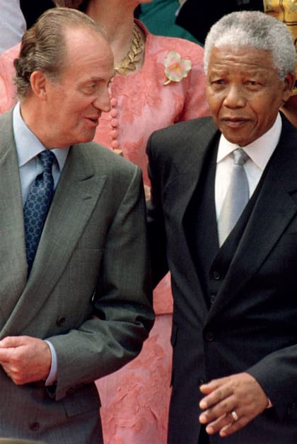 Rey Juan Carlos I junto a Nelson Mandela