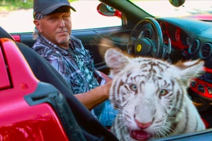 Rey Tigre (Tiger King), que puso al descubierto el tráfico de felinos grandes en Estados Unidos, con una selección única de bizarros personajes, fue uno de los primeros booms de la cuarentena