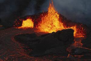 Las impresionantes imágenes de la erupción de un volcán en Islandia