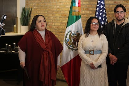 Reyna Torres Mendivil, del Consulado México en Chicago, empatizó con las familias afectadas por las deportaciones masivas y pidió que toda la comunidad esté unida para estar preparados