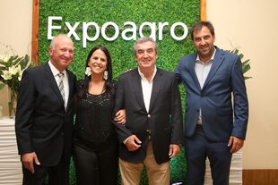Reynaldo Postacchini, de Claas Argentina, Lucila Torterola (Expoagro), Gastón Bourdieu (Banco Galicia) y Patricio Frydman (Expoagro)