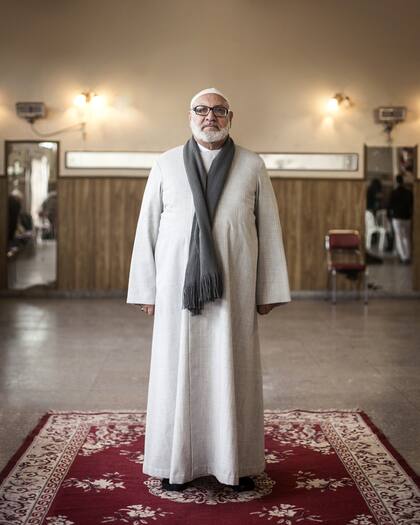 Rezo colectivo en la mezquita Al Ahmad, en el barrio de San Cristóbal.