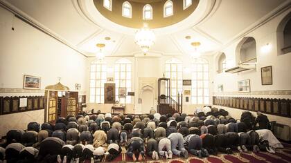 Rezo colectivo en la mezquita Al Ahmad, en el barrio de San Cristóbal.