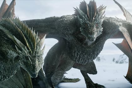 Rhaegal y Drogon, los dragones Targaryen, en "Winterfell", el primer capítulo de la octava temporada de Game of Thrones