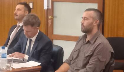 Ricardo Adolfo La Regina fue declarado culpable por pasar una topadora sobre nidos de pinguinos de Magallanes y condenado a tres años de prisión de ejecución condicional