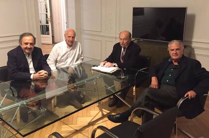 Ricardo Alfonsín, Roberto Lavagna, Jorge Sappia (presidente de la Convención de la UCR) y Juan Manuel Casella