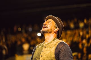 Ricardo Arjona convirtió el Movistar Arena en un gran club nocturno parisino