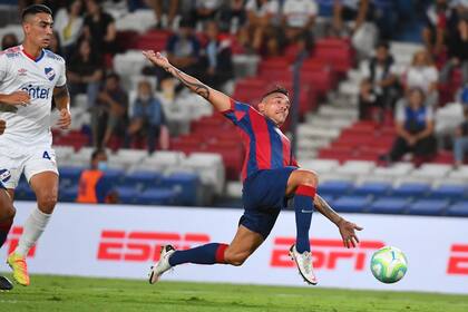 Ricardo Centurión le había marcado a Nacional, en Uruguay, su primer gol con la camiseta de San Lorenzo en un amistoso, pero su buen momento se esfumó rápido