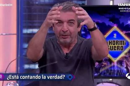 Ricardo Darín aseguró que el OVNI que avistó tenía forma cilíndrica y trató de describirlo con sus manos