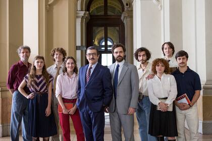 Ricardo Darín, Peter Lanzani y parte del elenco de Argentina, 1985, que competirá por el prestigioso León de Oro en Venecia 2022