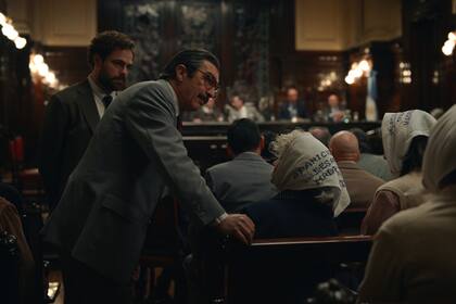 Ricardo Darín y Peter Lanzani en una escena de la película dirigida por Santiago Mitre