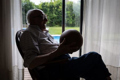 Ricardo debutó en la primera antes de cumplir 17 años y trabajó hasta aproximadamente los 80; una vida de éxito deportivo y dedicación laboral que lo llevó a cumplir un siglo en un muy buen estado de salud.