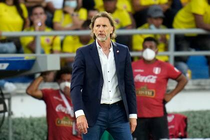 Ricardo Gareca, DT argentino de Perú, que espera el repechaje contra el ganador de Australia vs. Emiratos Árabes Unidos.