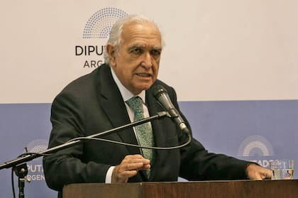 Para Gil Lavedra, la decisión de la Corte "no es usual"