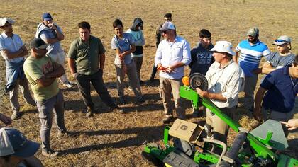 Ricardo Martínez Peck asesora a grupos de técnicos y productores agropecuarios