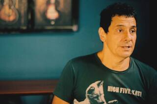 Ricardo Mollo presentó su nueva canción “Una y otra vez”