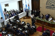 Quintela sigue enfrascado en la pelea con Milei: “Defender el federalismo no es golpismo”, dijo