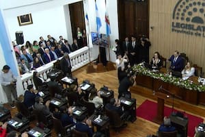 Quintela sigue enfrascado en la pelea con Milei: “Defender el federalismo no es golpismo”, dijo