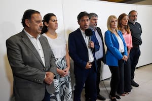 Los gobernadores presionan por el reparto del impuesto PAIS y uno de ellos llevó un reclamo a la Corte