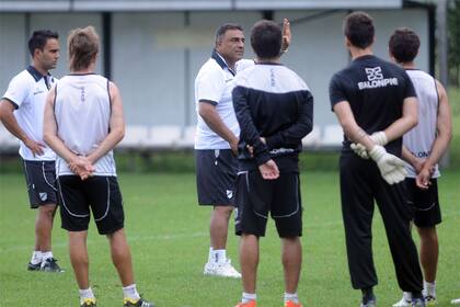 Ricardo Rodríguez no pudo comenzar la pretemporada por las deudas con el plantel