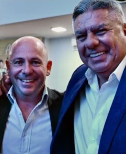 Ricardo Sastre, presidente de Deportivo Madryn, y Claudio 'Chiqui' Tapia, a quien el directivo del club del sur halagó mucho en 2023.