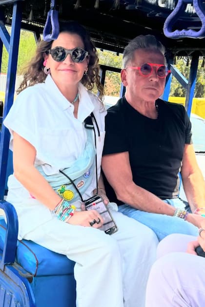 Ricardo y Marlene dan un paseo por Nueva Delhi en rickshaw (el tradicional carrito tirado por una bicicleta).