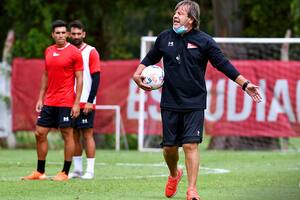 Ricardo Zielinski, DT de Estudiantes: “El VAR trajo más problemas que soluciones"