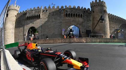 Ricciardo se quedó con un GP marcado por las chispas que se sacaron Vettel y Hamilton