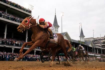 Rich Strike, montado por el venezolano Sonny León, gana la edición número 148 del Derby de Kentucky en 2022