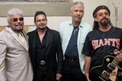 Richard Bean sigue tocando con Malo desde que volvió al grupo en 1990 y todavía interpreta Suavecito en directo