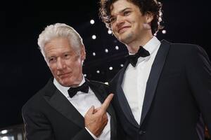 Richard Gere y su hijo Homer James, en la premiere de Lobos, en el Festival de Venecia